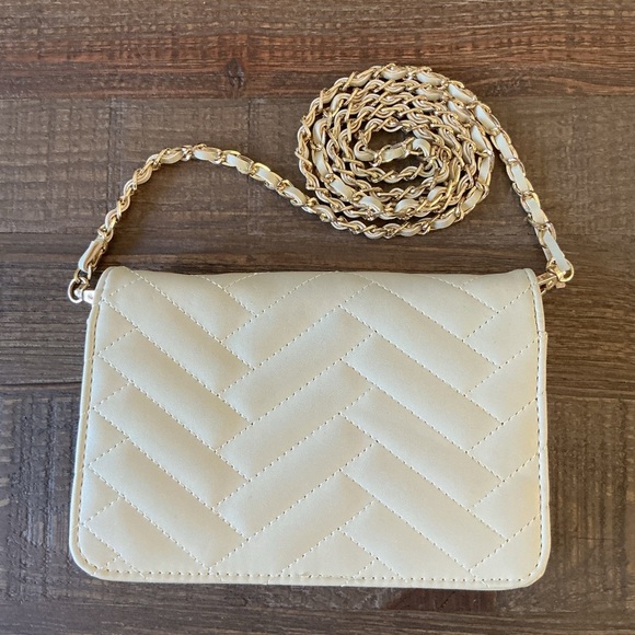 Bebe Sophia quilted crossbody quilted bag with gold detail - Picture 3 of 14